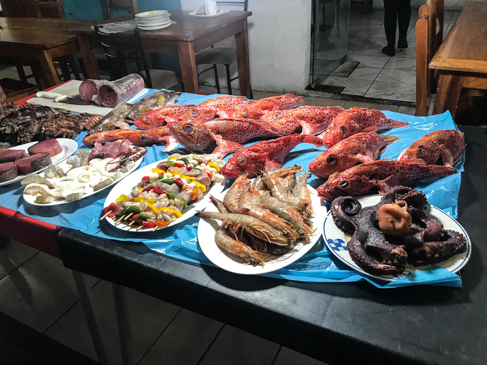 restaurant street Puerto Ayora