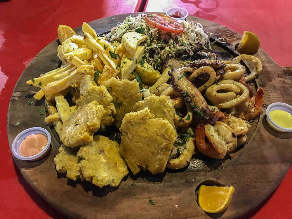 seafood, Puerto Ayora restaurant street